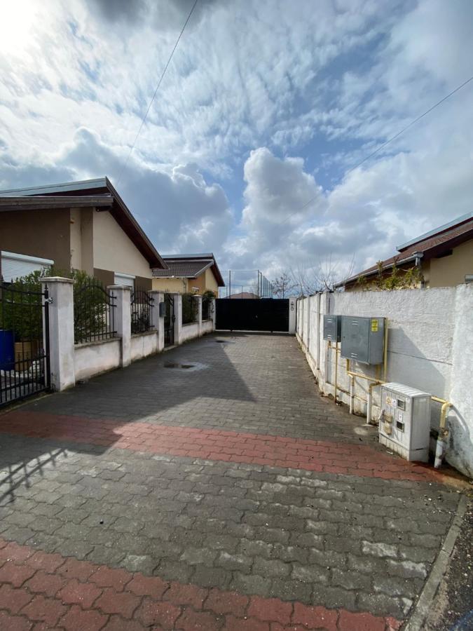 “Home Sweet Home” Sîntandrei Exterior photo